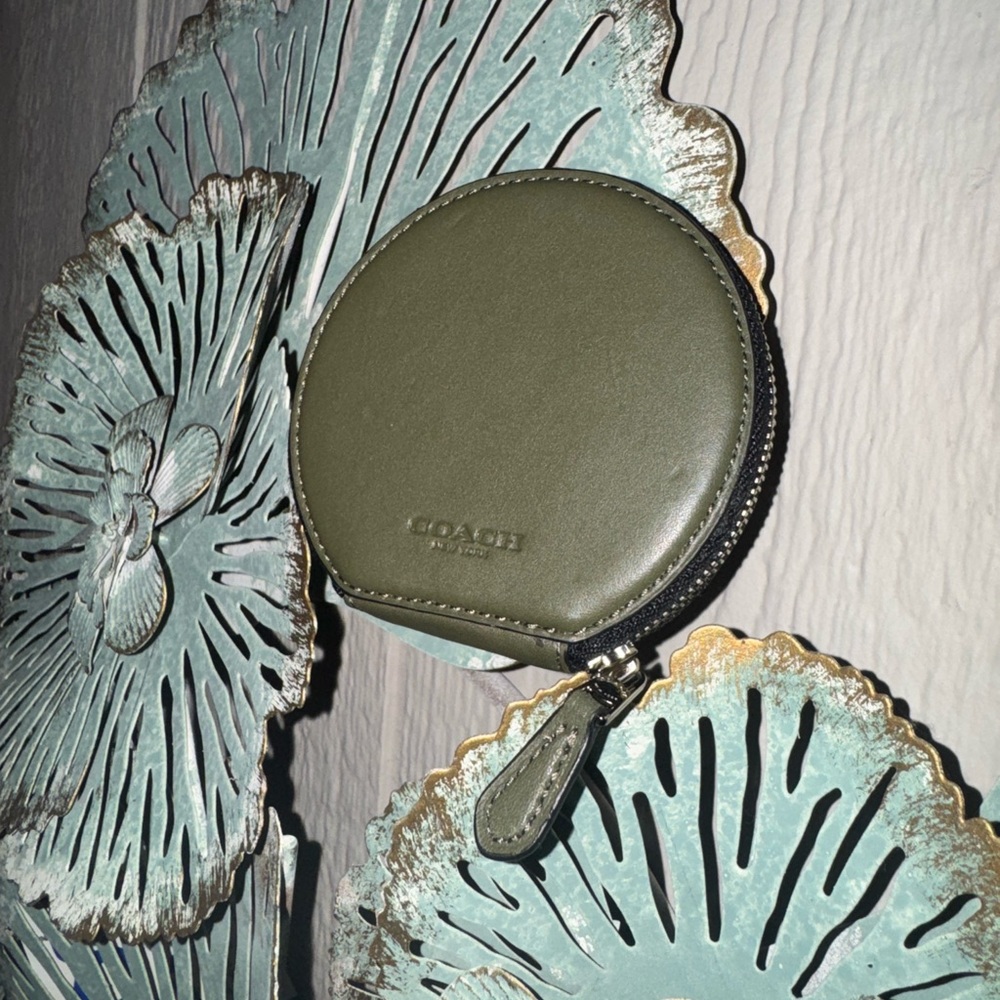 Coach Round coin pouch nwt emoji - Picture 7 of 13